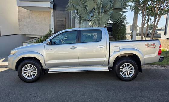 TOYOTA HILUX 3.0 SRV TOP 4X4 CD 16V TURBO INTERCOOLER DIESEL 4P AUTOMÁTICO TOYOTA HILUX 3.0 SRV TOP 4X4 CD 16V TURBO INTERCOOLER DIESEL 4P AUTOMÁTICO
